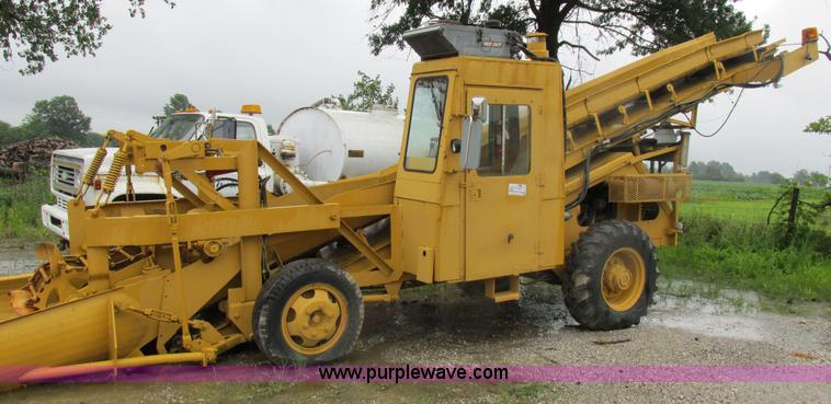 image for item K2180 1987 Athey Force Feed loader