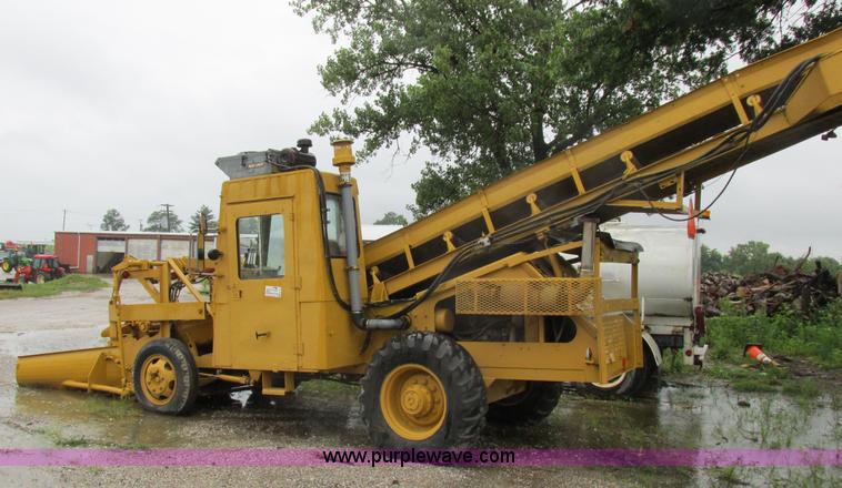 image for item K2180 1987 Athey Force Feed loader