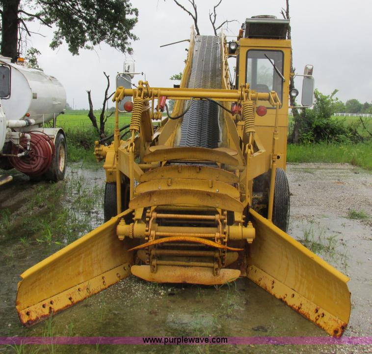 image for item K2180 1987 Athey Force Feed loader