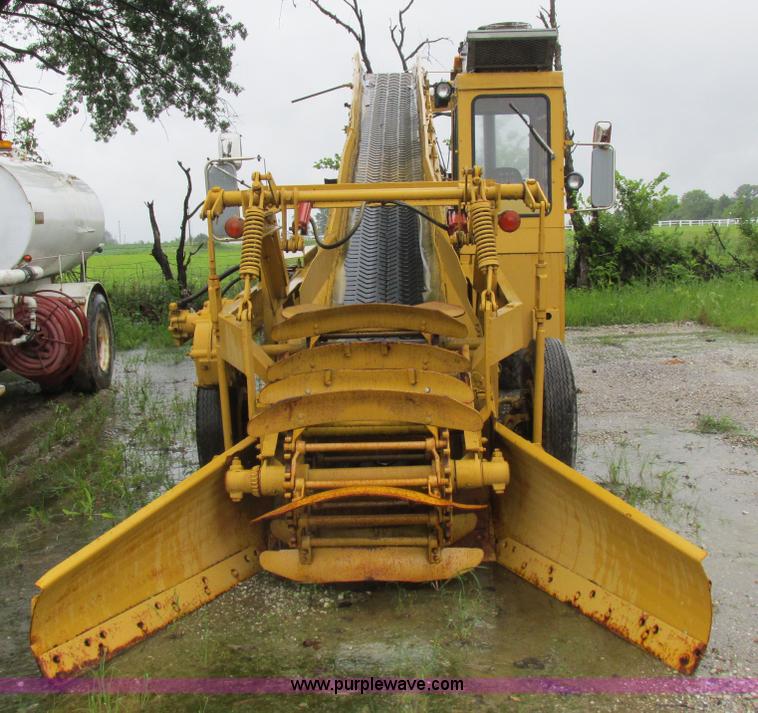 image for item K2180 1987 Athey Force Feed loader