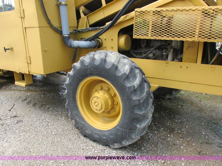 image for item K2180 1987 Athey Force Feed loader