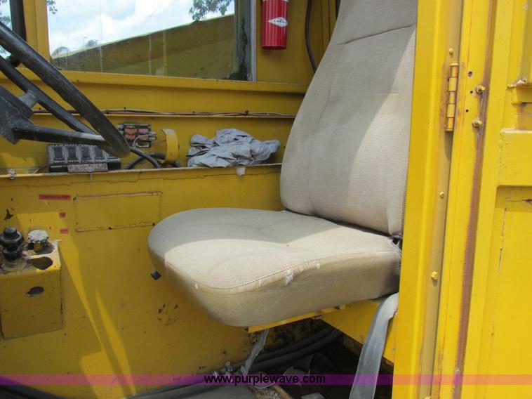 image for item K2180 1987 Athey Force Feed loader