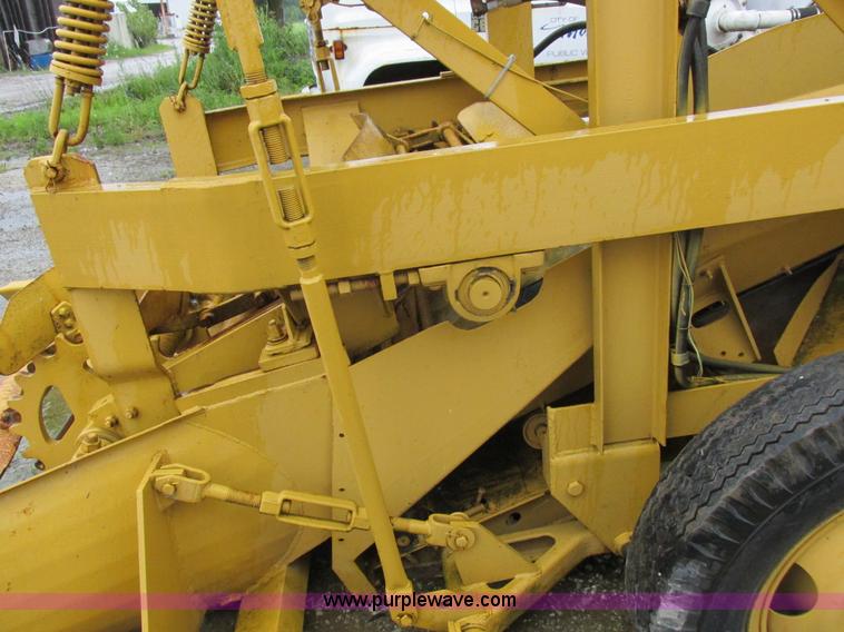 image for item K2180 1987 Athey Force Feed loader