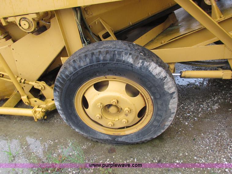 image for item K2180 1987 Athey Force Feed loader