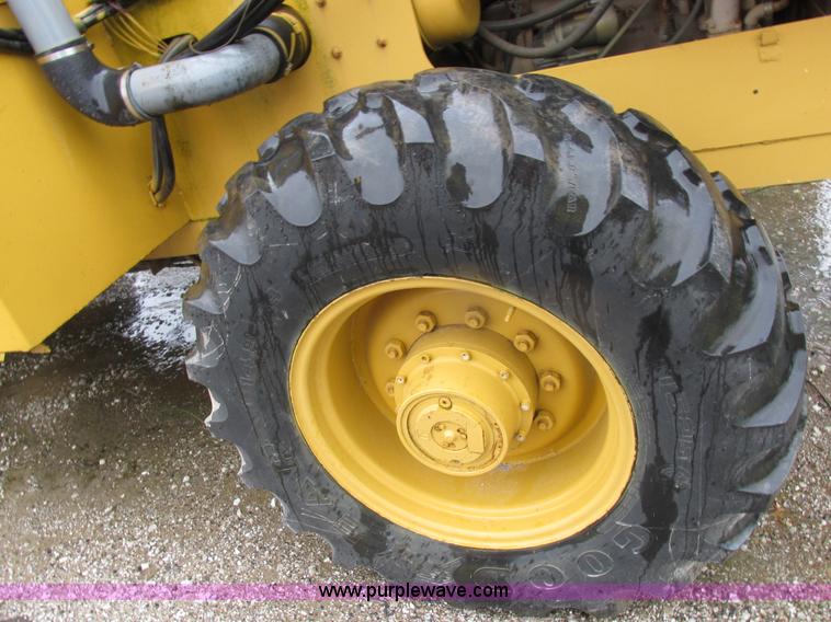 image for item K2180 1987 Athey Force Feed loader