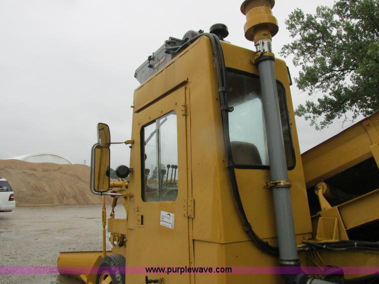image for item K2180 1987 Athey Force Feed loader