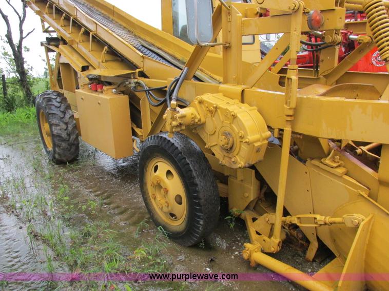 image for item K2180 1987 Athey Force Feed loader