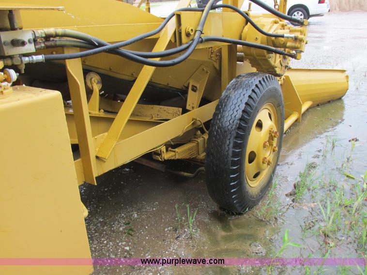 image for item K2180 1987 Athey Force Feed loader