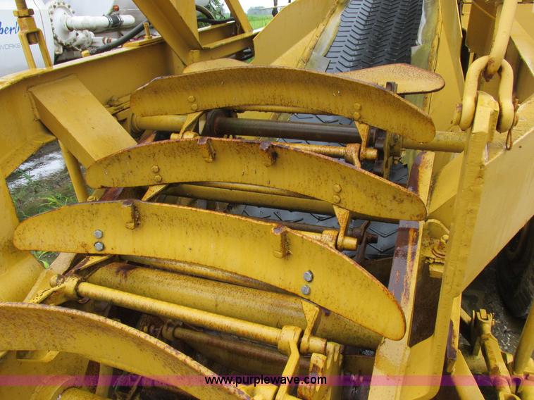 image for item K2180 1987 Athey Force Feed loader