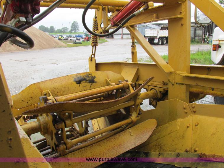 image for item K2180 1987 Athey Force Feed loader