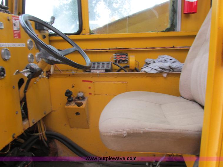 image for item K2180 1987 Athey Force Feed loader