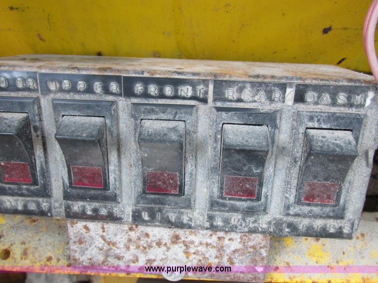 image for item K2180 1987 Athey Force Feed loader