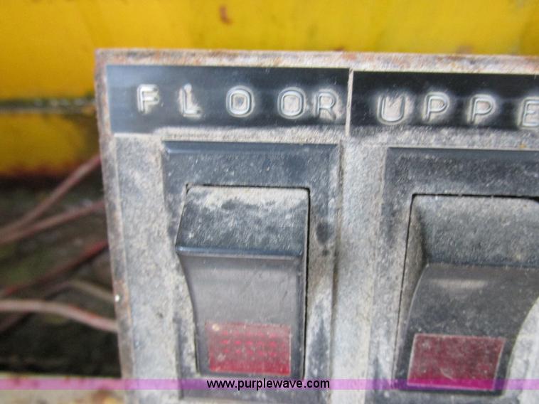 image for item K2180 1987 Athey Force Feed loader