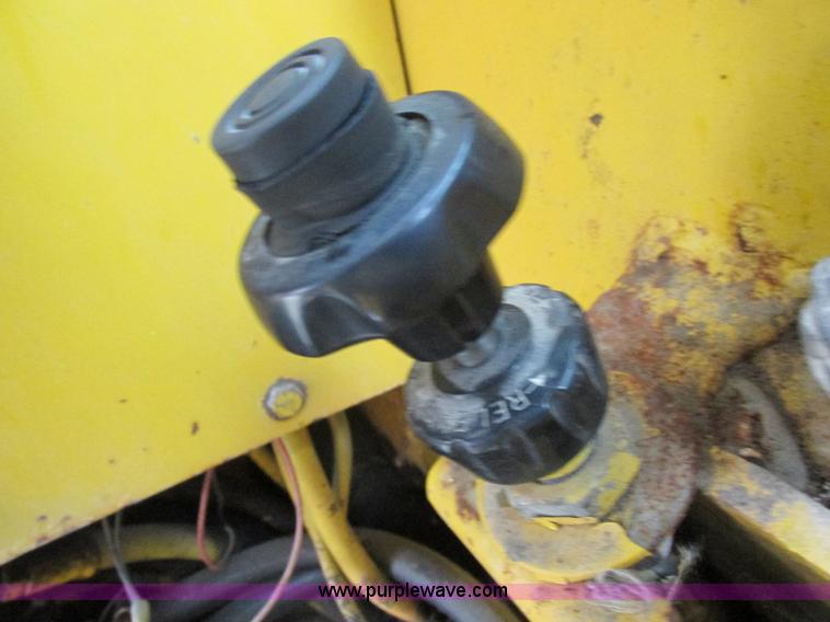 image for item K2180 1987 Athey Force Feed loader