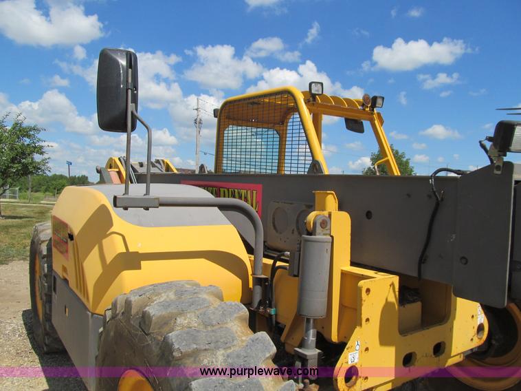 image for item K5743 2003 Volvo TL90 telehandler