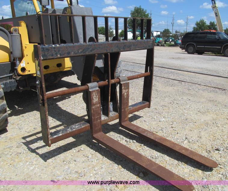 image for item K5743 2003 Volvo TL90 telehandler