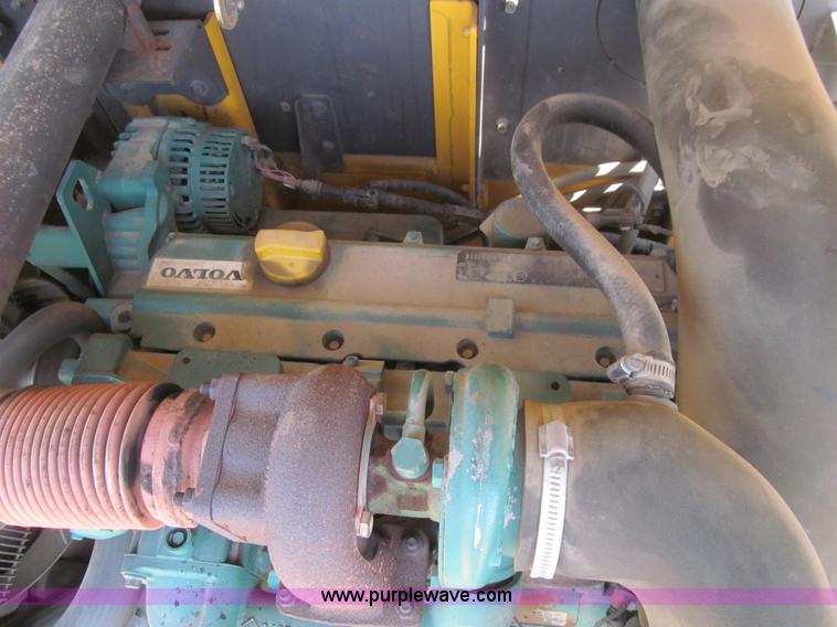 image for item K5743 2003 Volvo TL90 telehandler