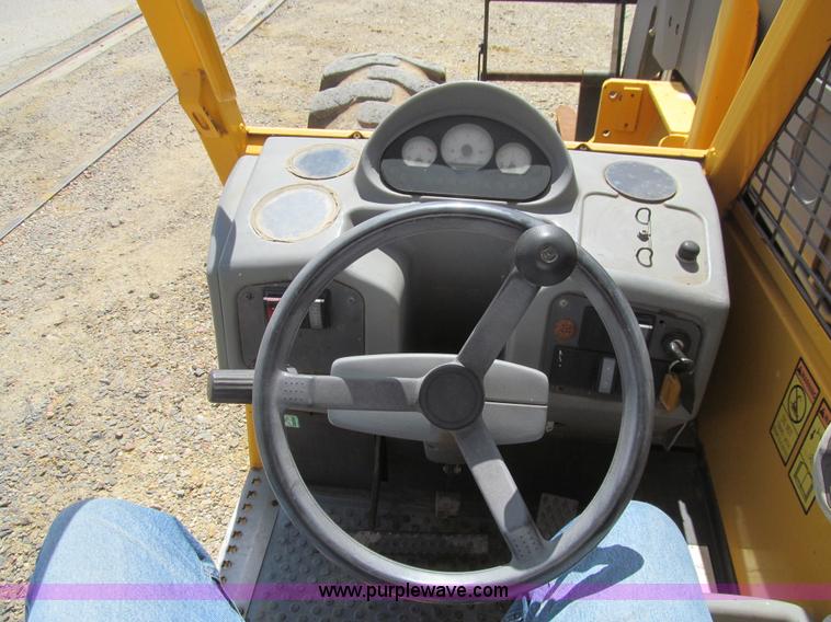 image for item K5743 2003 Volvo TL90 telehandler