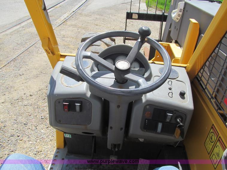 image for item K5743 2003 Volvo TL90 telehandler