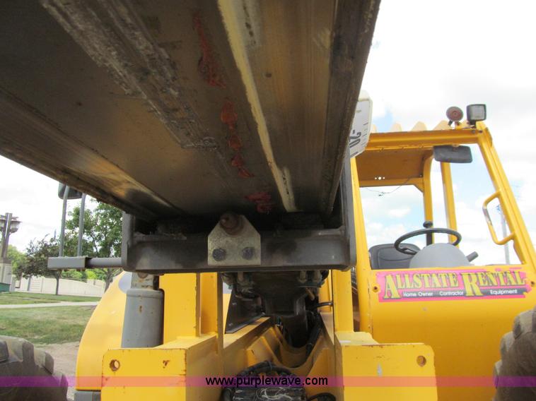 image for item K5743 2003 Volvo TL90 telehandler