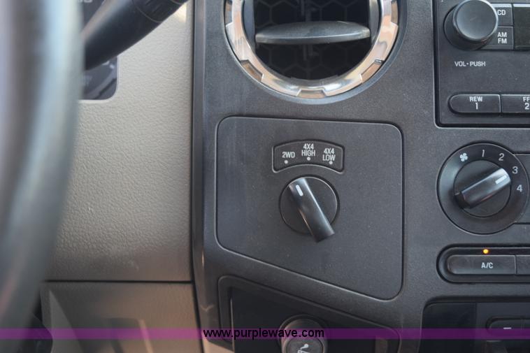 image for item K6155 2008 Ford F350 Super Duty XLT SuperCab service truck with crane