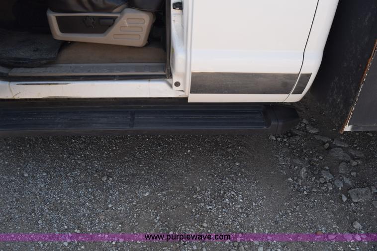 image for item K6155 2008 Ford F350 Super Duty XLT SuperCab service truck with crane