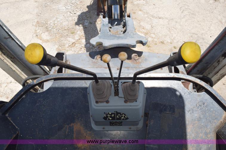 image for item K6183 2003 Terex 750 backhoe