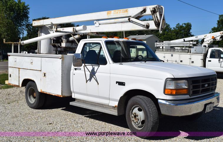 image for item K6195 1996 Ford F350 Super Duty XL service truck with crane