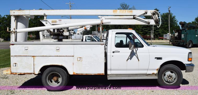 image for item K6195 1996 Ford F350 Super Duty XL service truck with crane