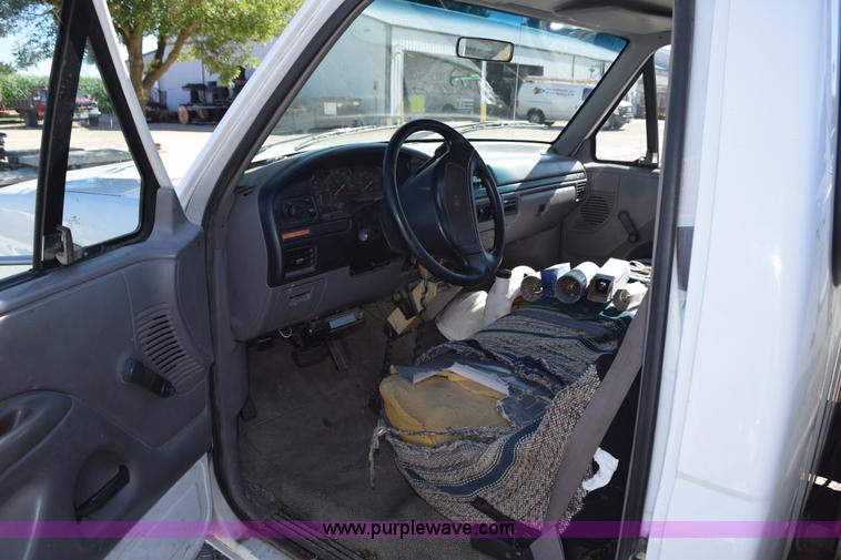 image for item K6195 1996 Ford F350 Super Duty XL service truck with crane