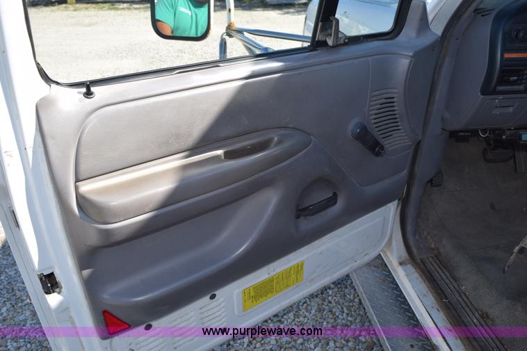 image for item K6195 1996 Ford F350 Super Duty XL service truck with crane