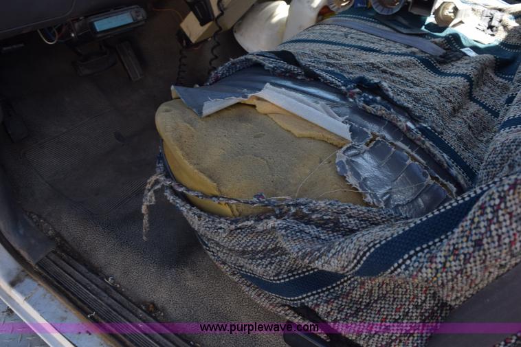 image for item K6195 1996 Ford F350 Super Duty XL service truck with crane