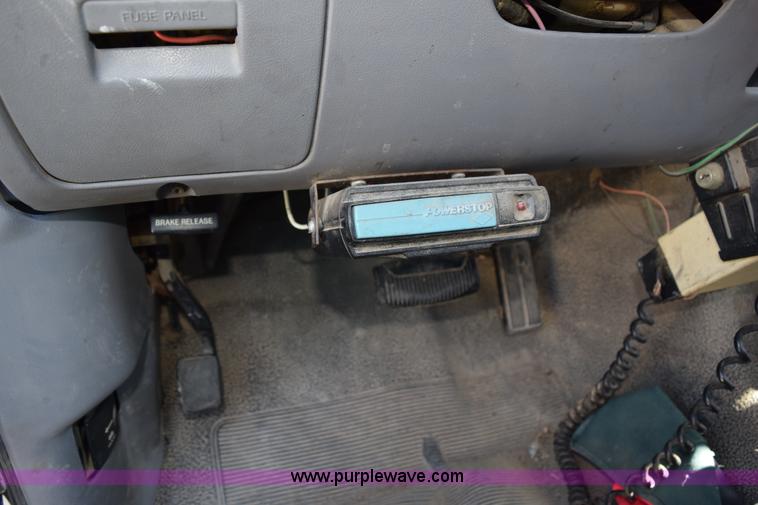 image for item K6195 1996 Ford F350 Super Duty XL service truck with crane