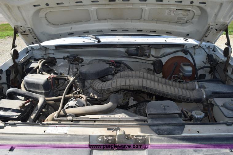 image for item K6195 1996 Ford F350 Super Duty XL service truck with crane