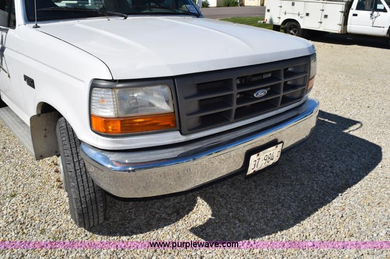 image for item K6195 1996 Ford F350 Super Duty XL service truck with crane