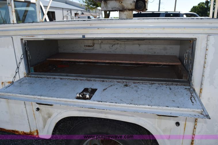 image for item K6195 1996 Ford F350 Super Duty XL service truck with crane