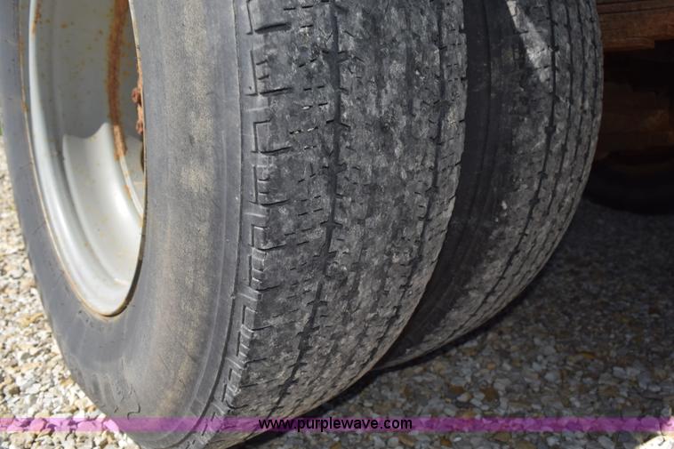 image for item K6195 1996 Ford F350 Super Duty XL service truck with crane