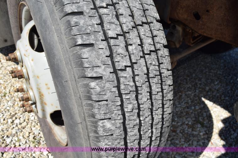 image for item K6195 1996 Ford F350 Super Duty XL service truck with crane