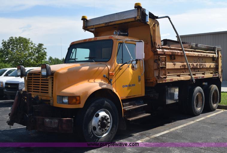 image for item K6198 1999 International 4900 dump truck