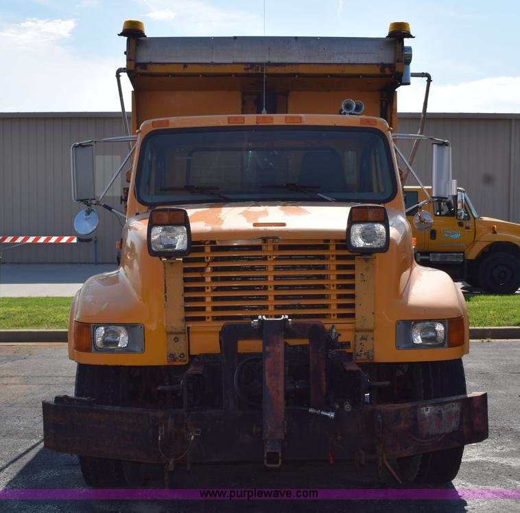 image for item K6198 1999 International 4900 dump truck