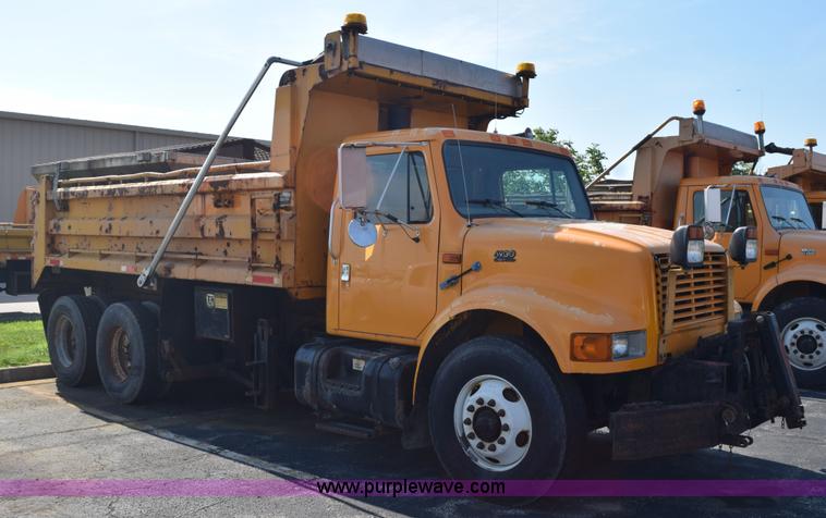 image for item K6198 1999 International 4900 dump truck