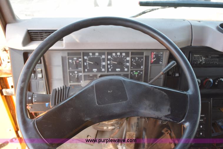 image for item K6198 1999 International 4900 dump truck