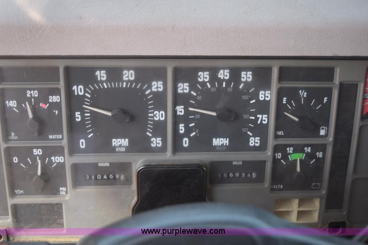 image for item K6198 1999 International 4900 dump truck