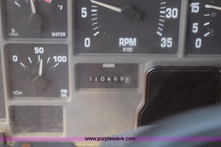 image for item K6198 1999 International 4900 dump truck