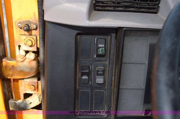 image for item K6198 1999 International 4900 dump truck