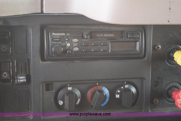 image for item K6198 1999 International 4900 dump truck