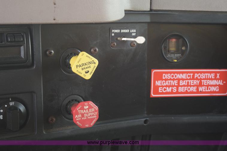 image for item K6198 1999 International 4900 dump truck