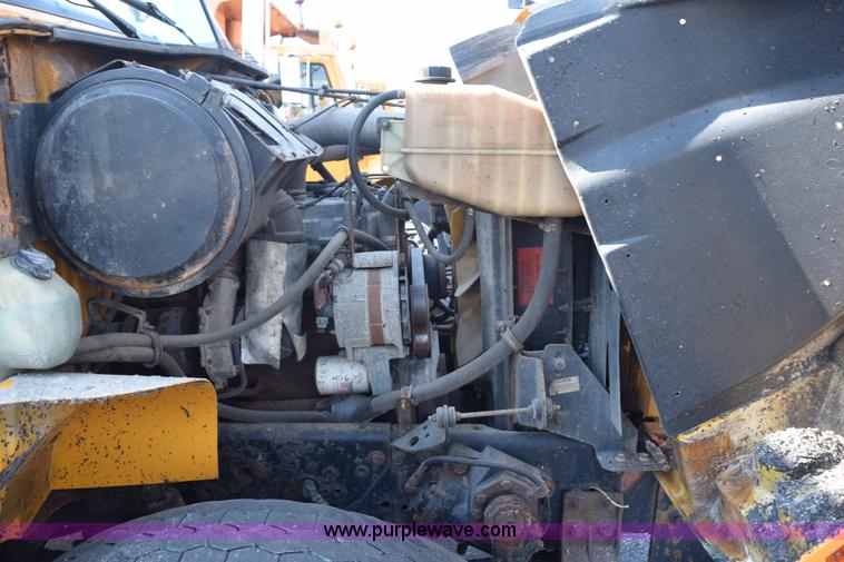 image for item K6198 1999 International 4900 dump truck