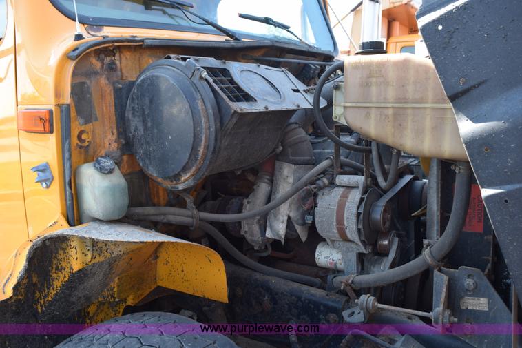 image for item K6198 1999 International 4900 dump truck