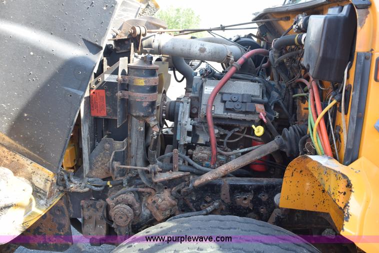 image for item K6198 1999 International 4900 dump truck